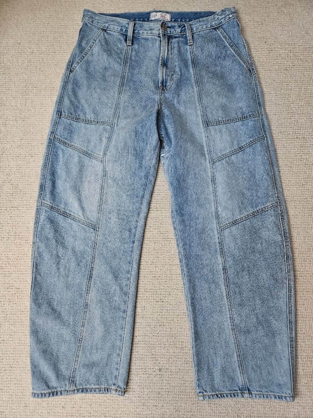 GAP Barrel High Rise Light Wash Jeans size 32/14R